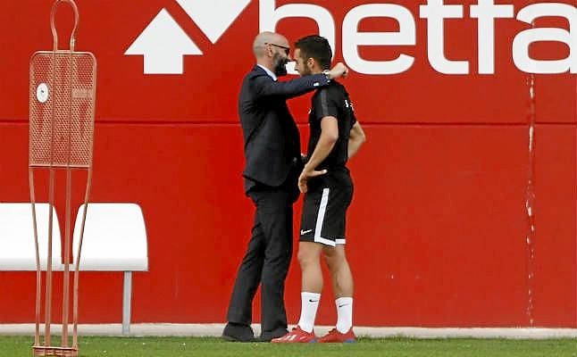 Monchi, "Piano piano" con las renovaciones