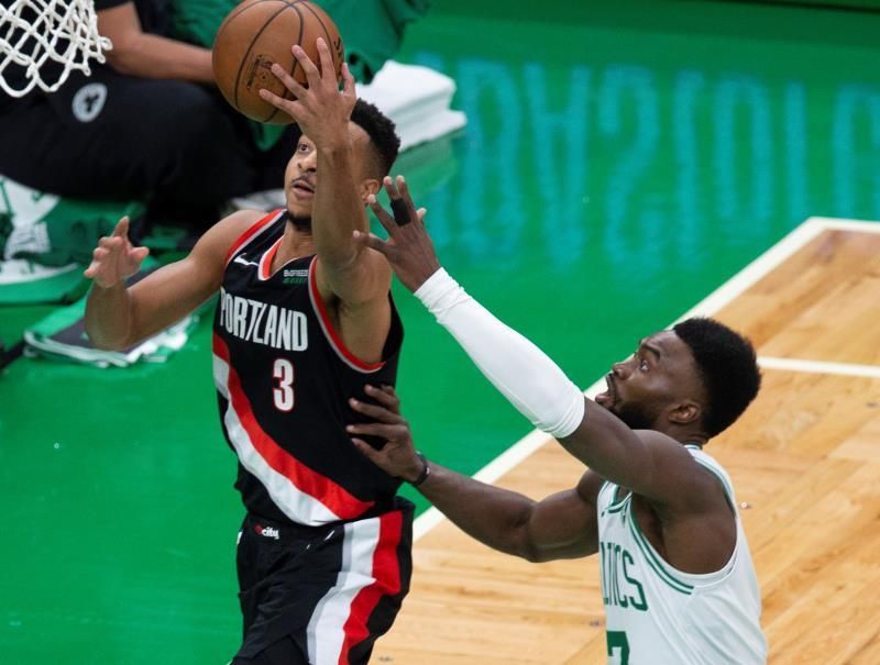 90-97. McCollum lidera la victoria de los Blazers, que empatan la serie