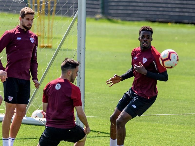 Iñigo Martínez y Beñat, en duda para recibir al Celta
