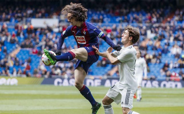 Monchi echa el ojo a Marc Cucurella
