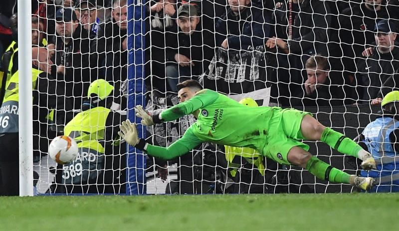 1-1. Kepa completa, en los penaltis, la final inglesa