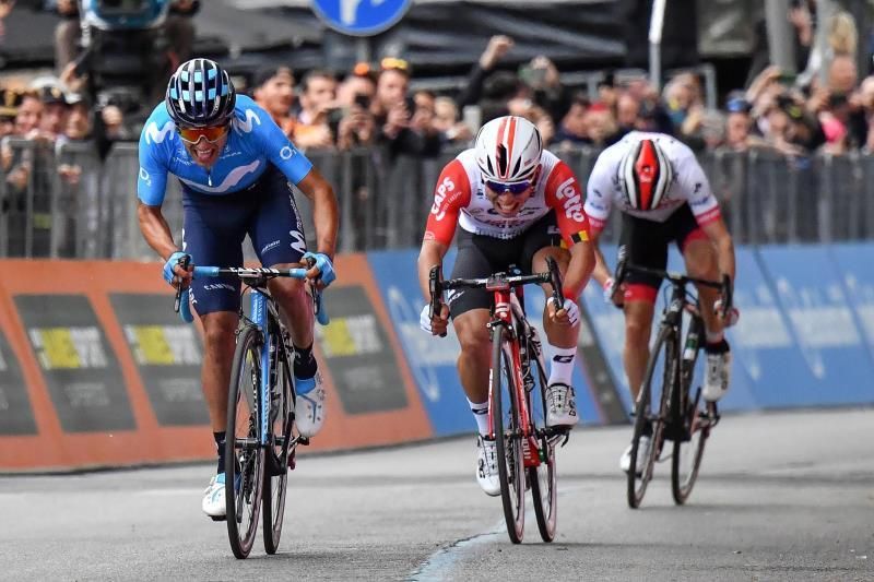 Carapaz abre la cuenta de Movistar en el Giro, Roglic sigue líder