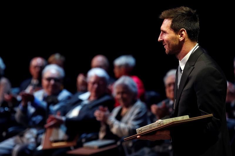 Leo Messi recibe la Cruz de Sant Jordi por su "humildad y honestidad"
