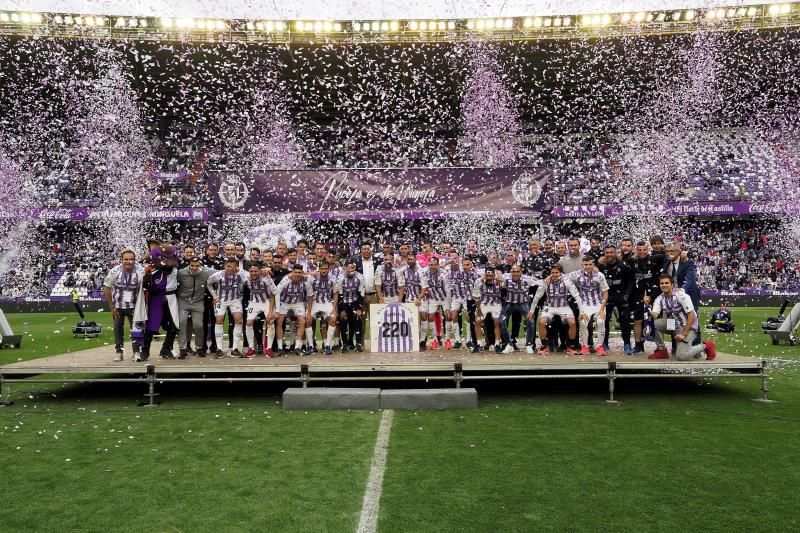 El Real Valladolid cierra una temporada sufrida con premio de la permanencia