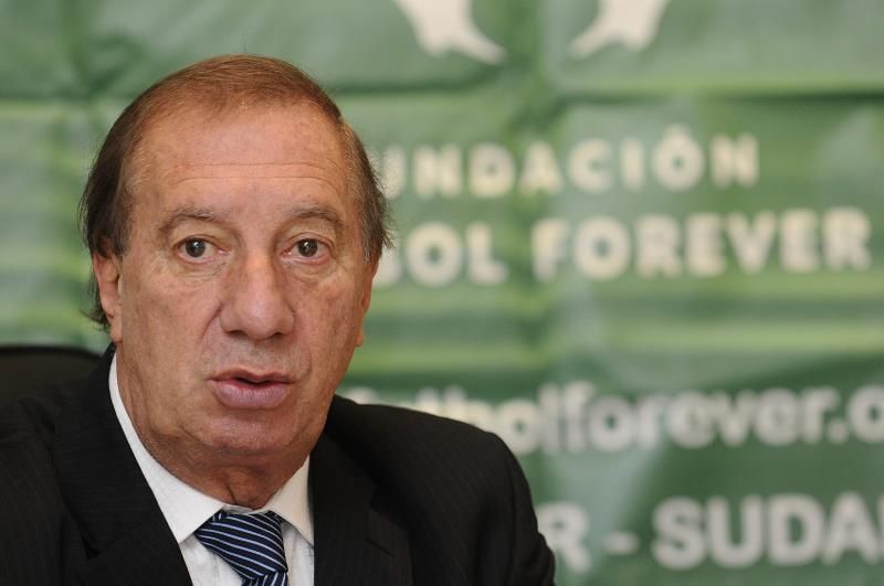 Bilardo, internado en Buenos Aires por una infección urinaria