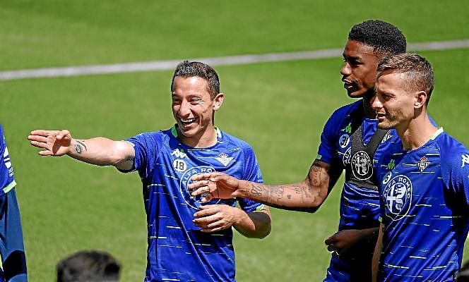 Guardado: "Nunca descarto jugar en la MLS; es una liga atractiva para mexicanos"