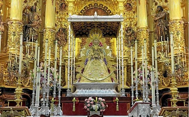 La Virgen del Rocío ya se encuentra en su paso procesional