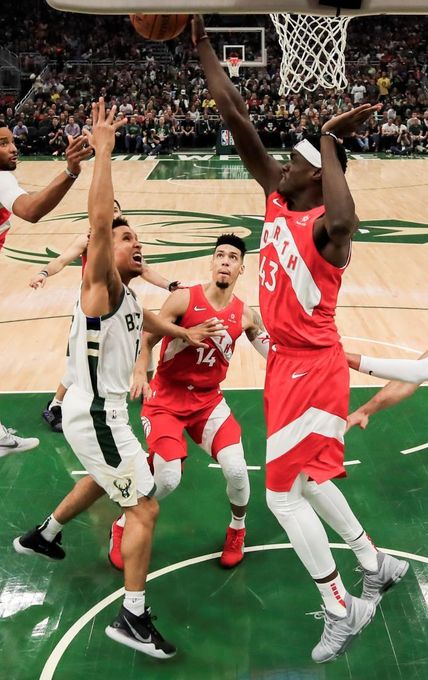 99-105: Leonard y VanVleet lideran el triunfo de los Raptors, que acarician las finales