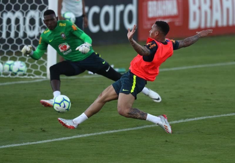 Brasil realiza su primer entrenamiento solamente con seis convocados