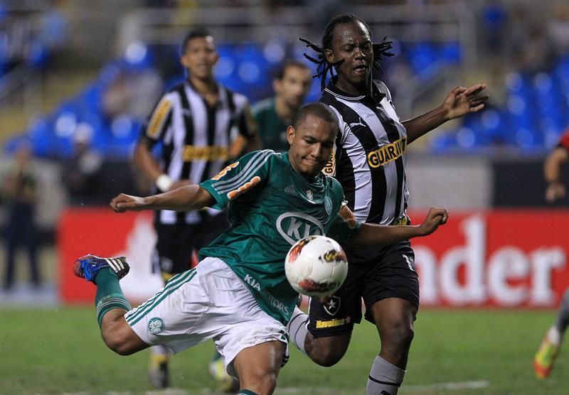 Palmeiras, el líder, visita a Botafogo; Gremio espera dejar el fondo del fútbol en Brasil