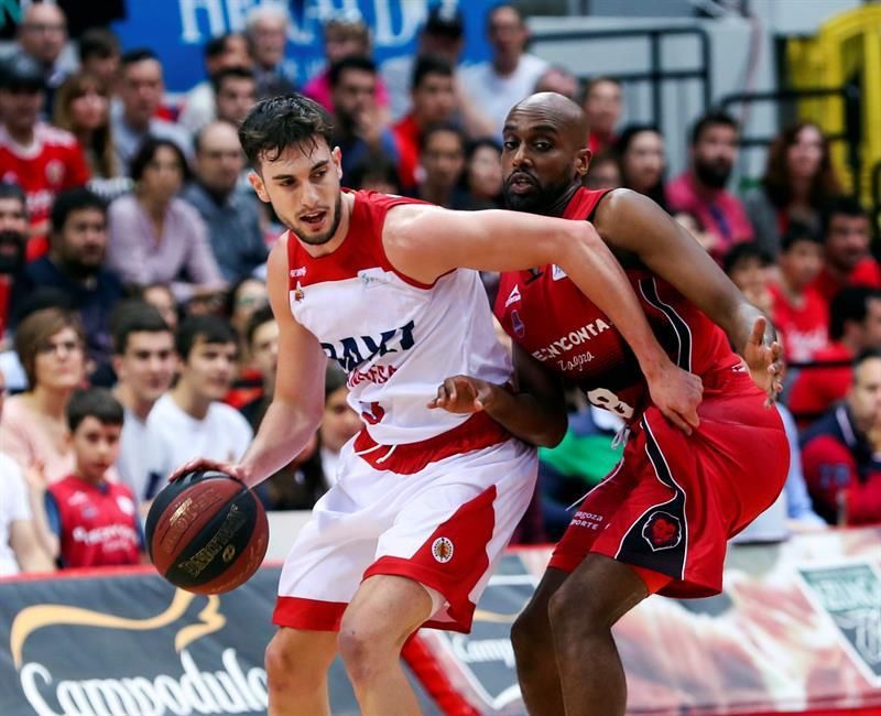 83-74. Tecnyconta gana un intenso partido frente al Baxi Manresa pero los dos van al 'playoff