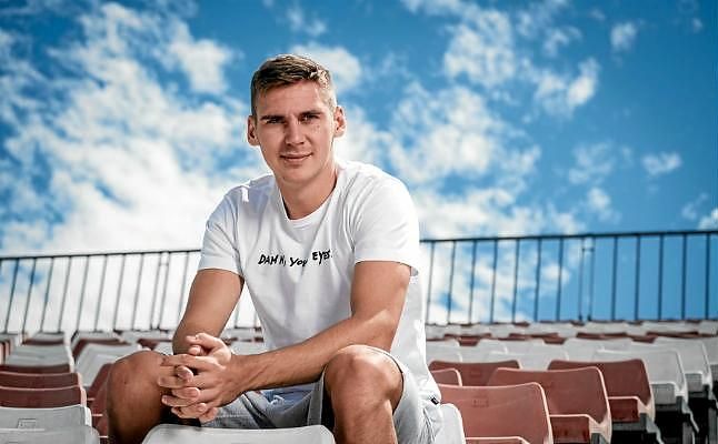 Wöber: "Venir al Sevilla es un paso adelante"
