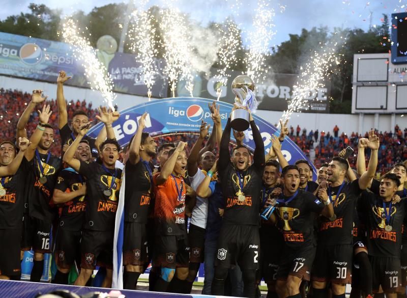 El Águila se corona campeón del fútbol de El Salvador en los penaltis