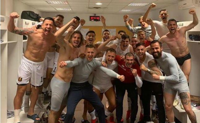 Toni Sanabria celebra la permanencia del Genoa