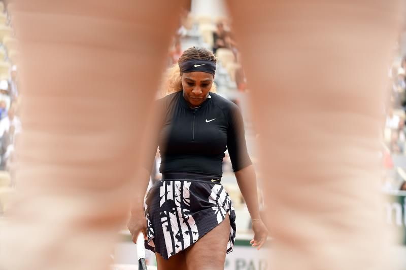 Serena mantiene el rumbo en Roland Garros