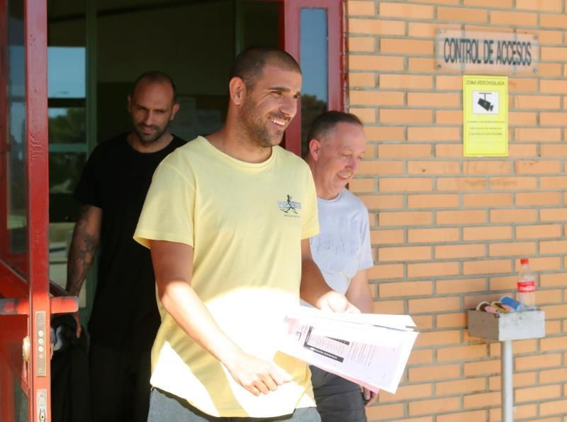 Los ex futbolistas Aranda y Bravo abandonan la prisión de Zuera tras abonar la fianza