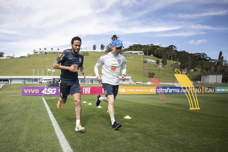 Un problema físico de Neymar amenaza por tercera vez los planes de Tite