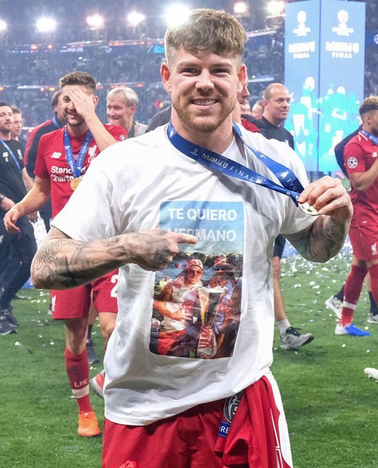 El recuerdo de Alberto Moreno a Reyes tras la final: "Te quiero, hermano"