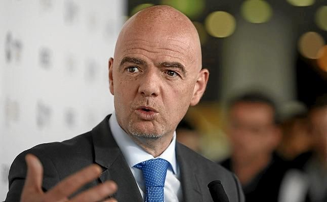 Infantino lamenta el "terribe e inesperado" fallecimiento de Reyes