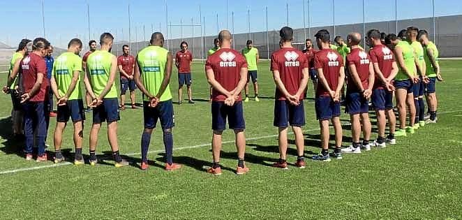 Homenaje a Reyes en el entrenamiento del Granada