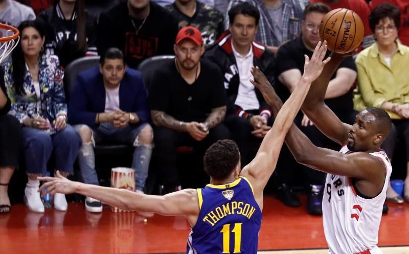 Thompson será examinado este lunes y es duda para el tercer partido