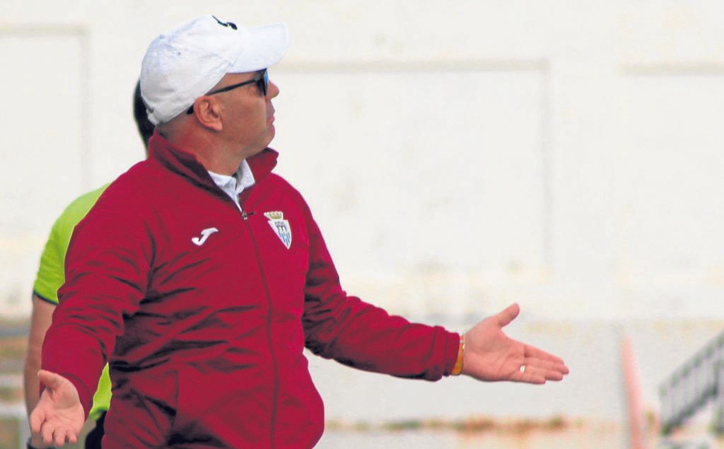 La lista de la Lebrijana se reduce a tres entrenadores