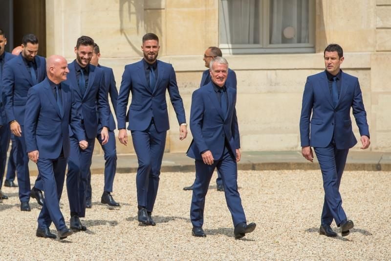 Macron condecora a la selección francesa ganadora del Mundial