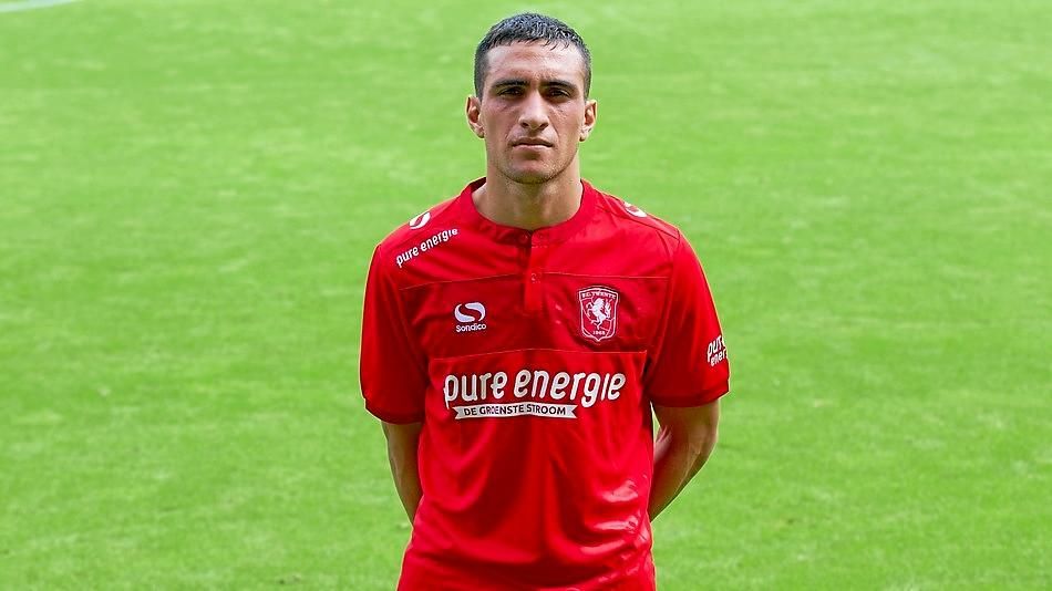 El Twente quiere quedarse otro año con Cristian González