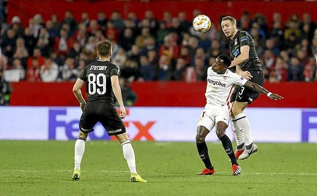 Promes, con Lopetegui, en su sitio