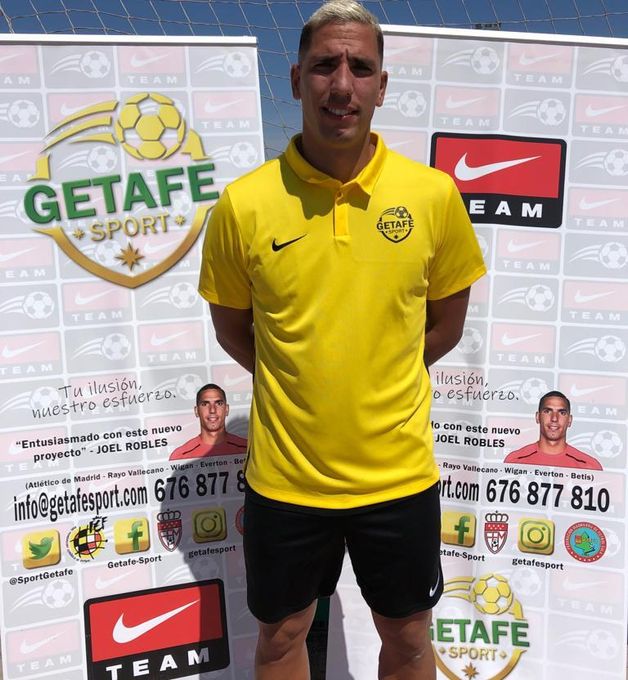 Joel hace disfrutar a los niños en su jornada de tecnificación