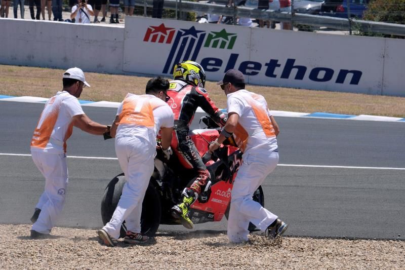 Bautista se cae en Jerez, Van der Mark gana la última carrera y Rea recorta