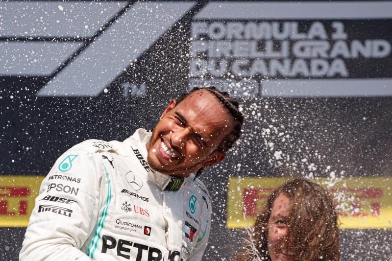 Hamilton más líder tras ganar en Canadá por la polémica sanción a Vettel