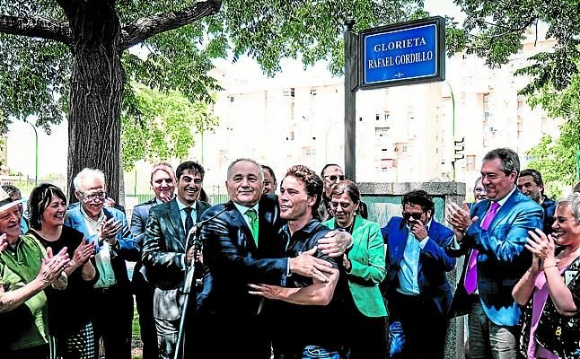 Baño de beticismo de Rubi, de la mano de Gordillo