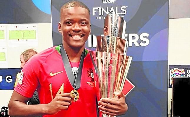 El West Ham tantea a Carvalho