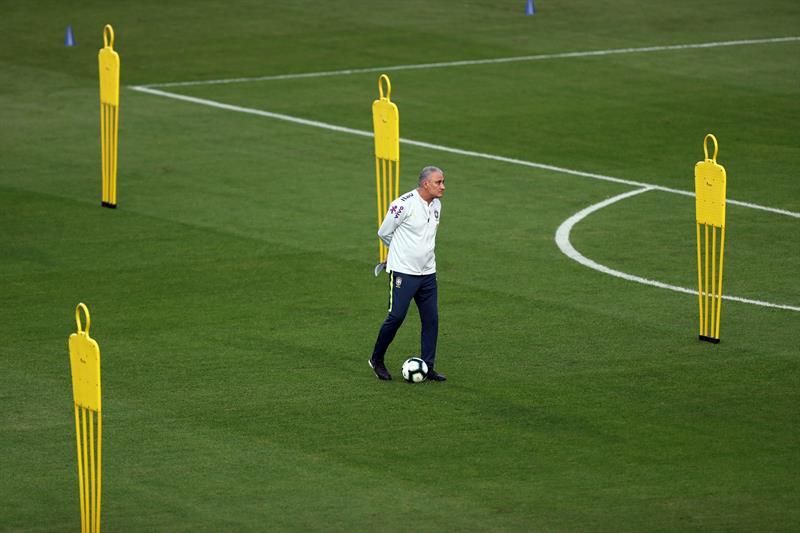 Brasil, ante la maldición de la camiseta blanca
