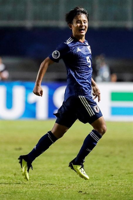 Kubo, nuevo fichaje del Real Madrid, acapara los focos en la práctica de Japón