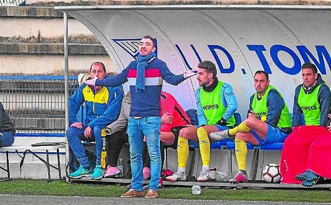 Tomares: Nacho Molina se lo piensa