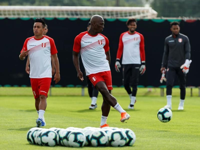 Luis Advíncula: "El fútbol español me vino muy bien"