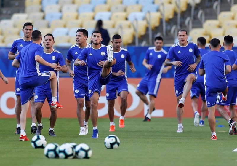 Paraguay reconoce el Maracaná en un entrenamiento en que escondió la alineación