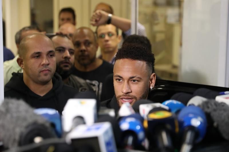 La mujer que acusa a Neymar de violación ha perdido su móvil, según su abogado