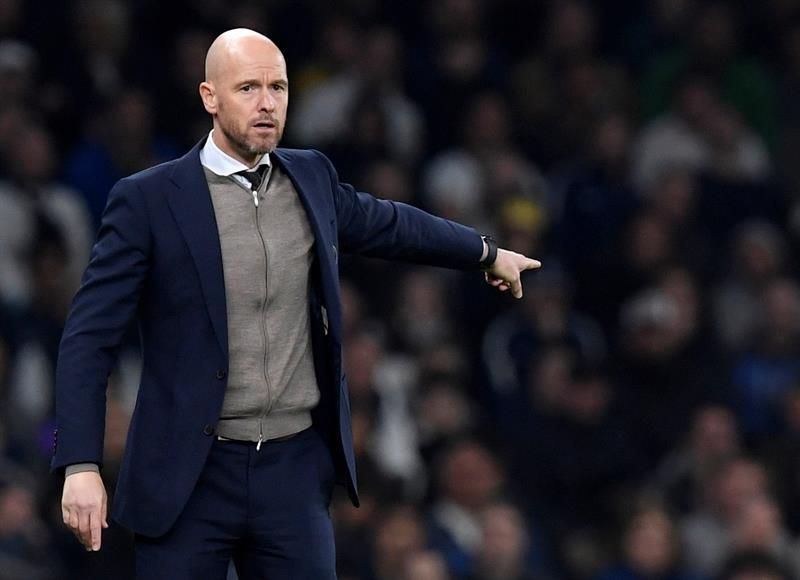 El Ajax extiende el contrato del entrenador Erik ten Hag hasta 2022