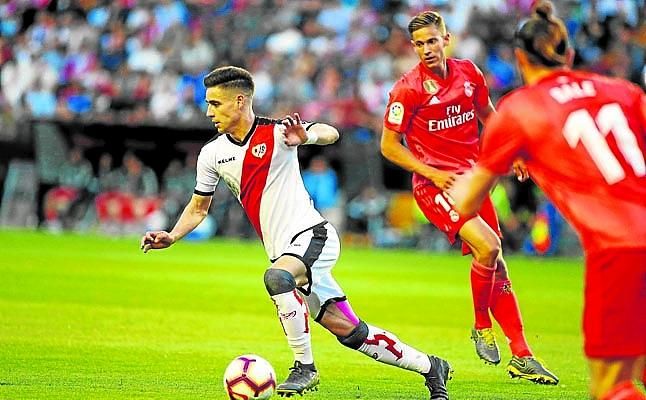 El Betis acerca posturas por Álex Moreno