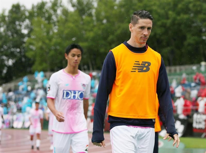 El Sagan Tosu pierde por 3-1 frente al Sapporo con Torres en el banquillo