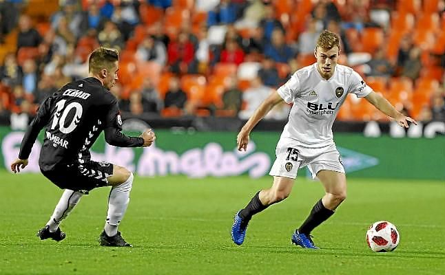 El Valencia acuerda el traspaso de Lato