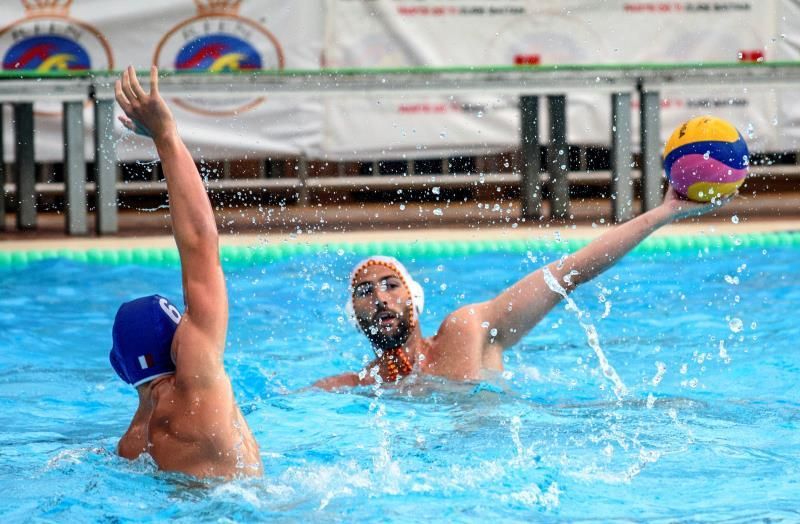 13-7. España supera de principio a fin a Francia