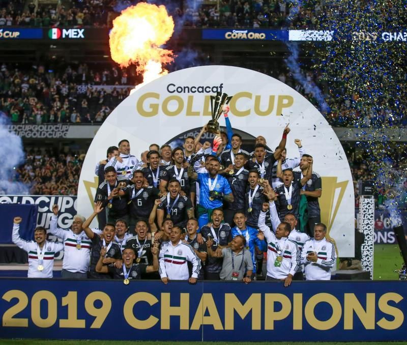 México gana su undécima copa en la Concacaf y los aficionados festejan en el Ángel