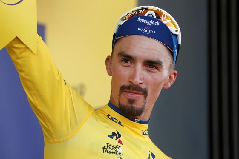 Viviani se estrena en el Tour y Alaphilippe sigue de amarillo