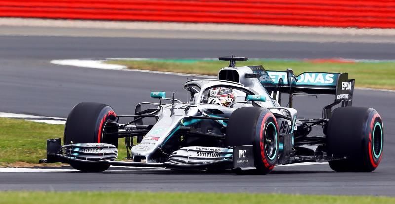 Mercedes toma el mando en Silverstone