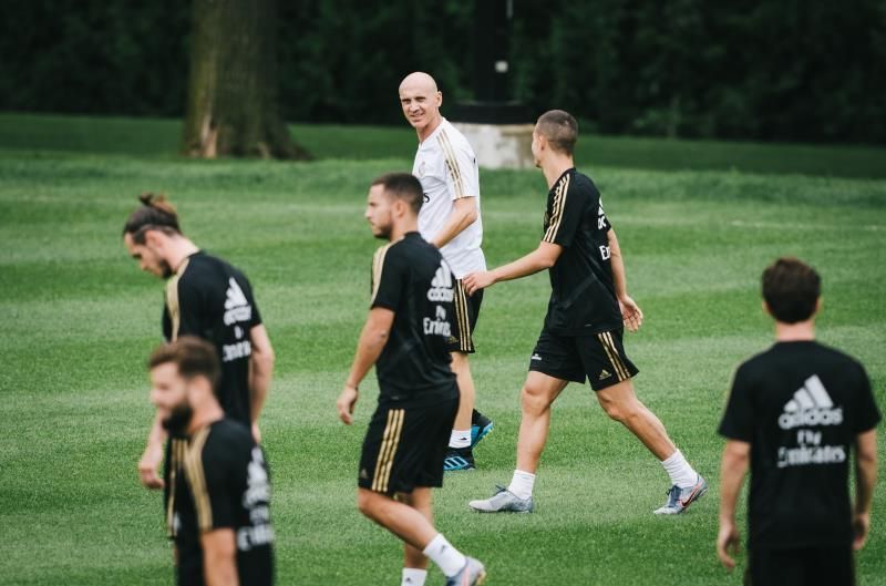 Bettoni dirige una sesión de trabajo marcada por la ausencia de Zidane