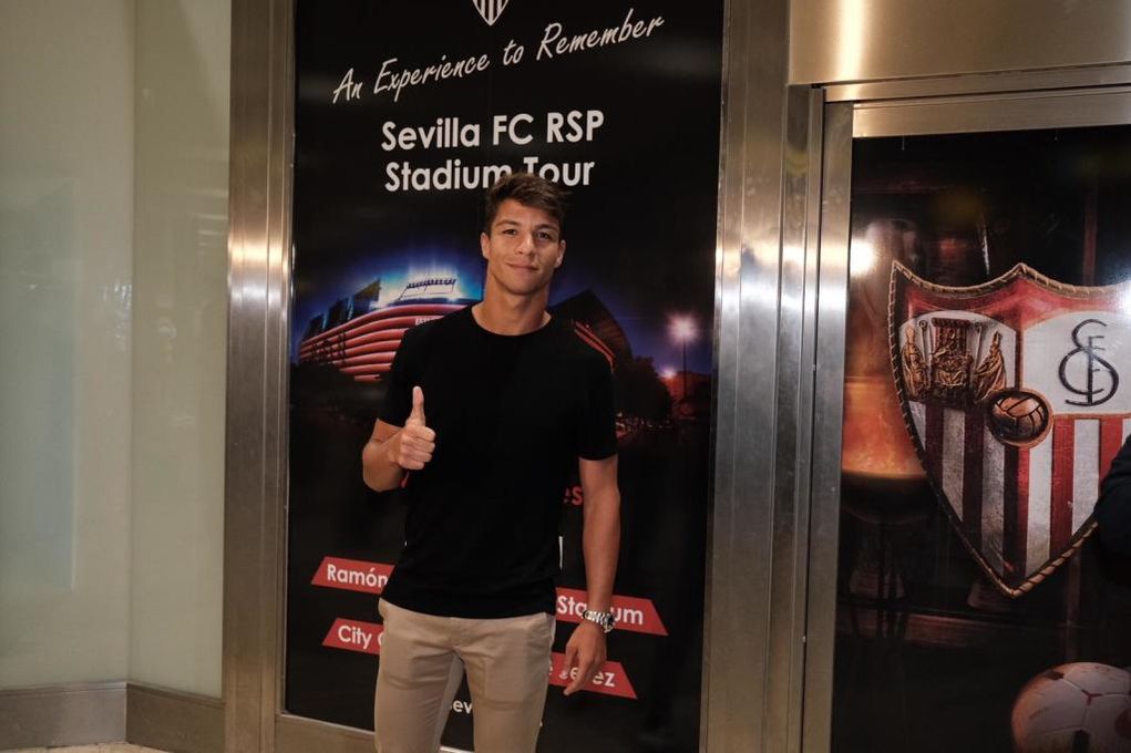 Óliver Torres ya está en Sevilla